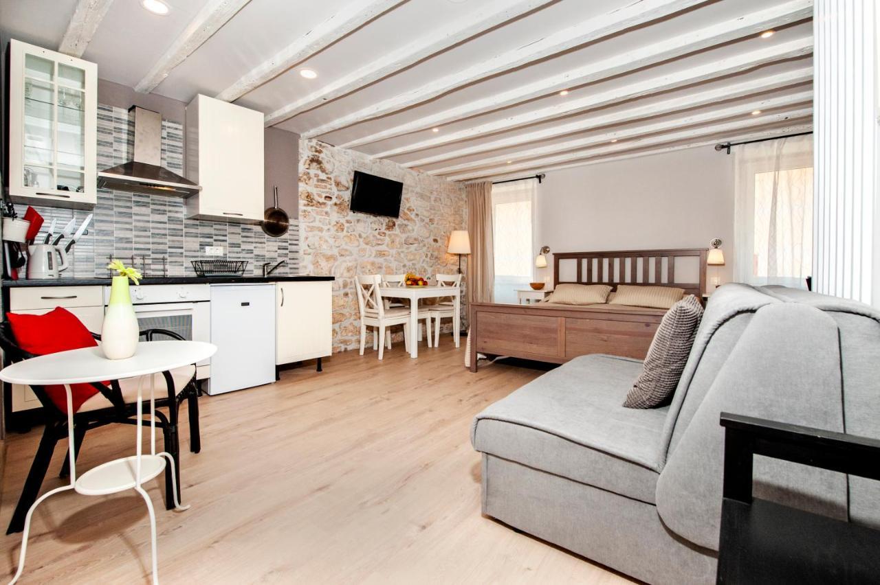 Apartments Carera 42 ロヴィニ エクステリア 写真