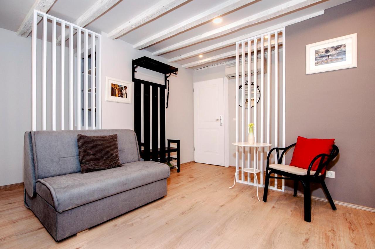 Apartments Carera 42 ロヴィニ エクステリア 写真