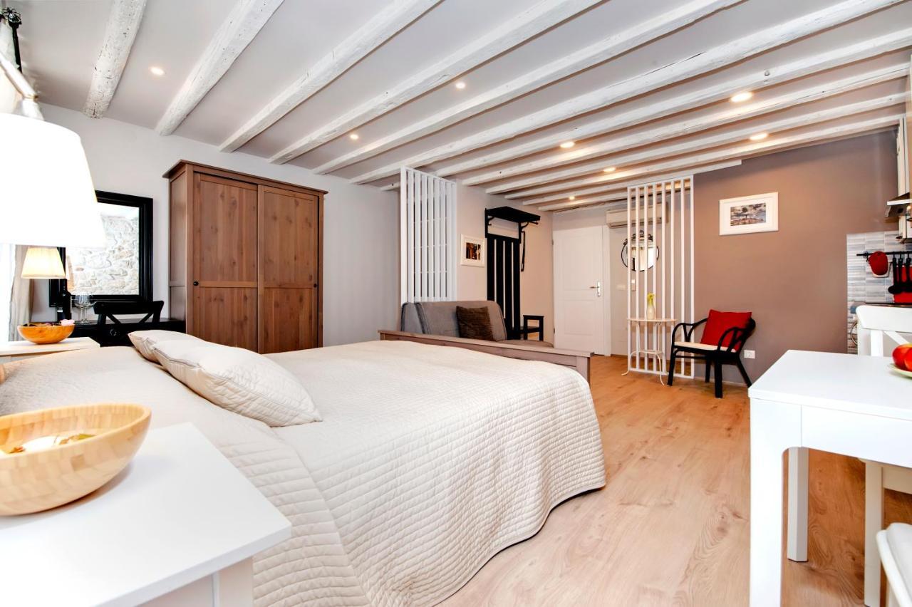 Apartments Carera 42 ロヴィニ エクステリア 写真