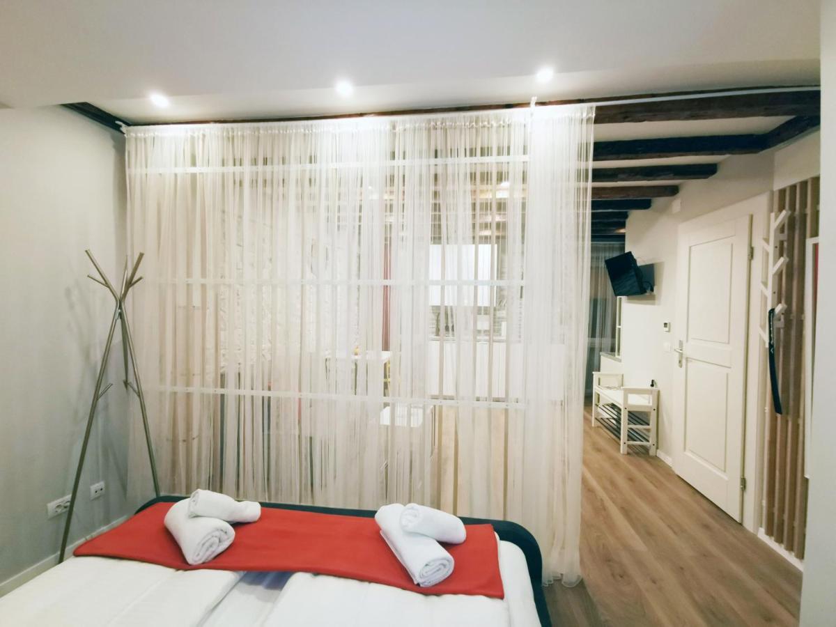 Apartments Carera 42 ロヴィニ エクステリア 写真