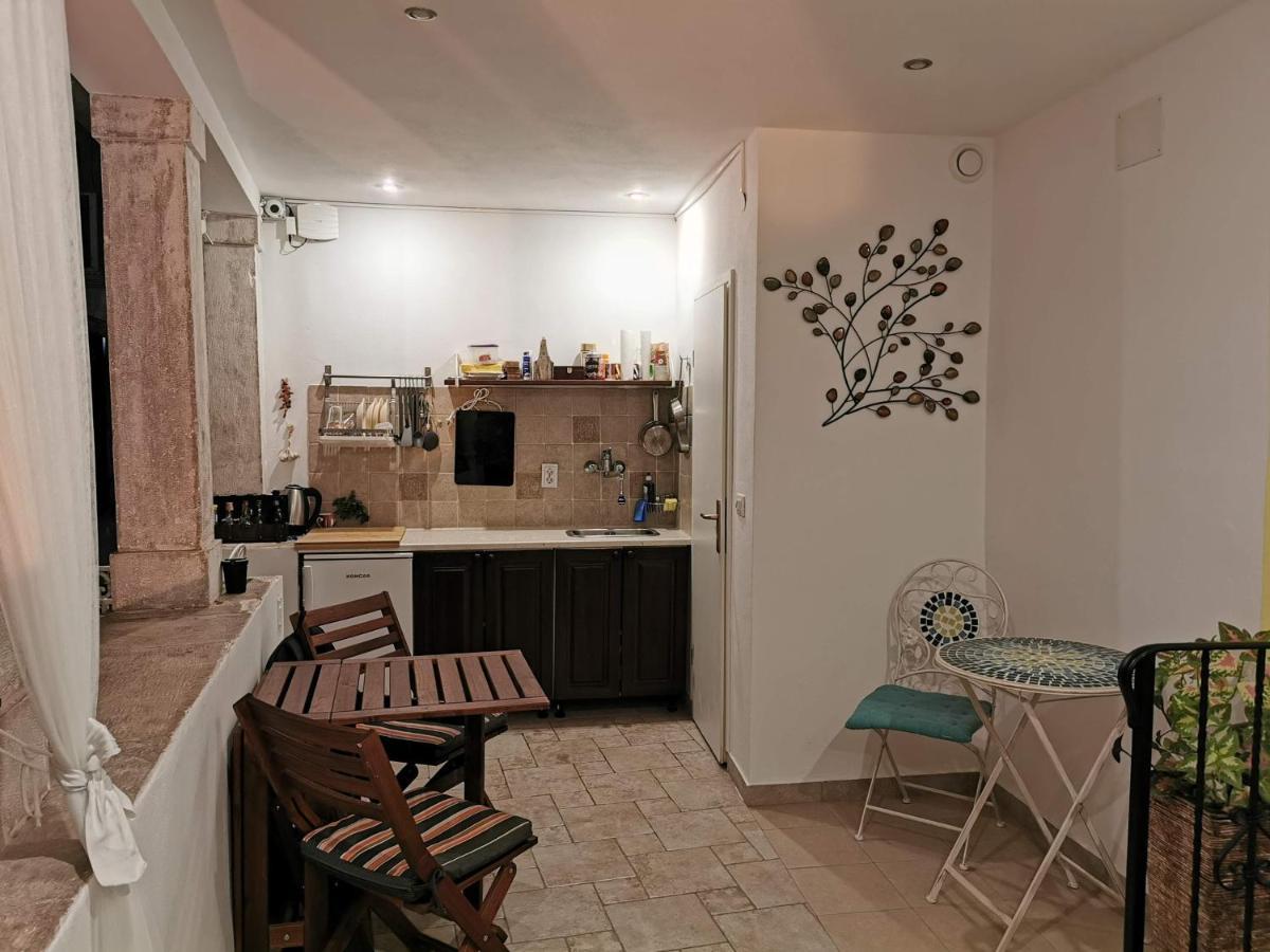 Apartments Carera 42 ロヴィニ エクステリア 写真
